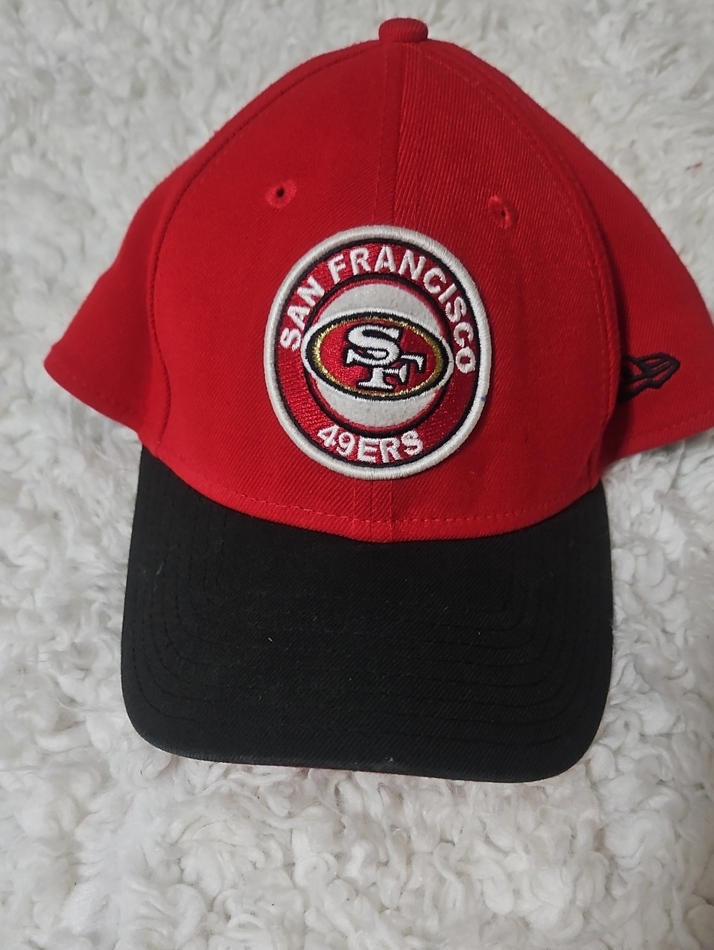 San Francisco 49ers New Era Red and Black 39THIRTY Stretch-Fit Cap.
